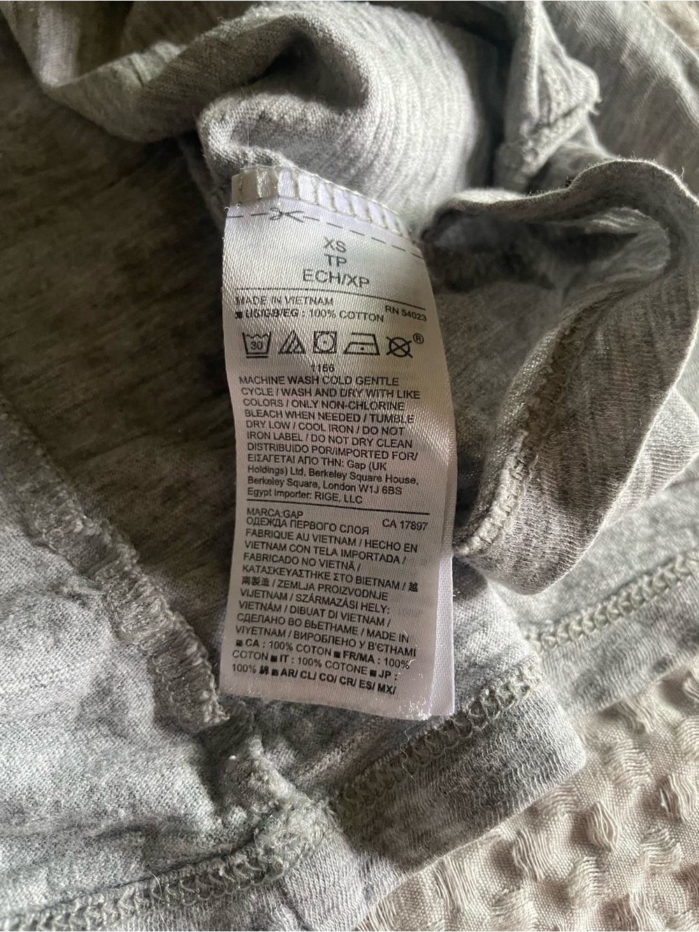 GAP Soft Swing Tank Bundle – 2 Tops – XS
(Black + Heather Gray) - Picture 4 of 4